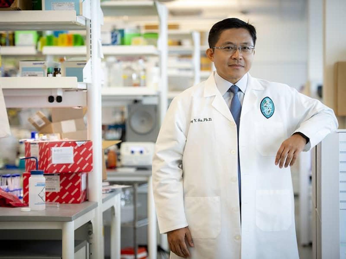 Tony Hu, Weatherhead Presidential Chair in Biotechnology Innovation and director of the Center for Cellular and Molecular Diagnostics at the School of Medicine