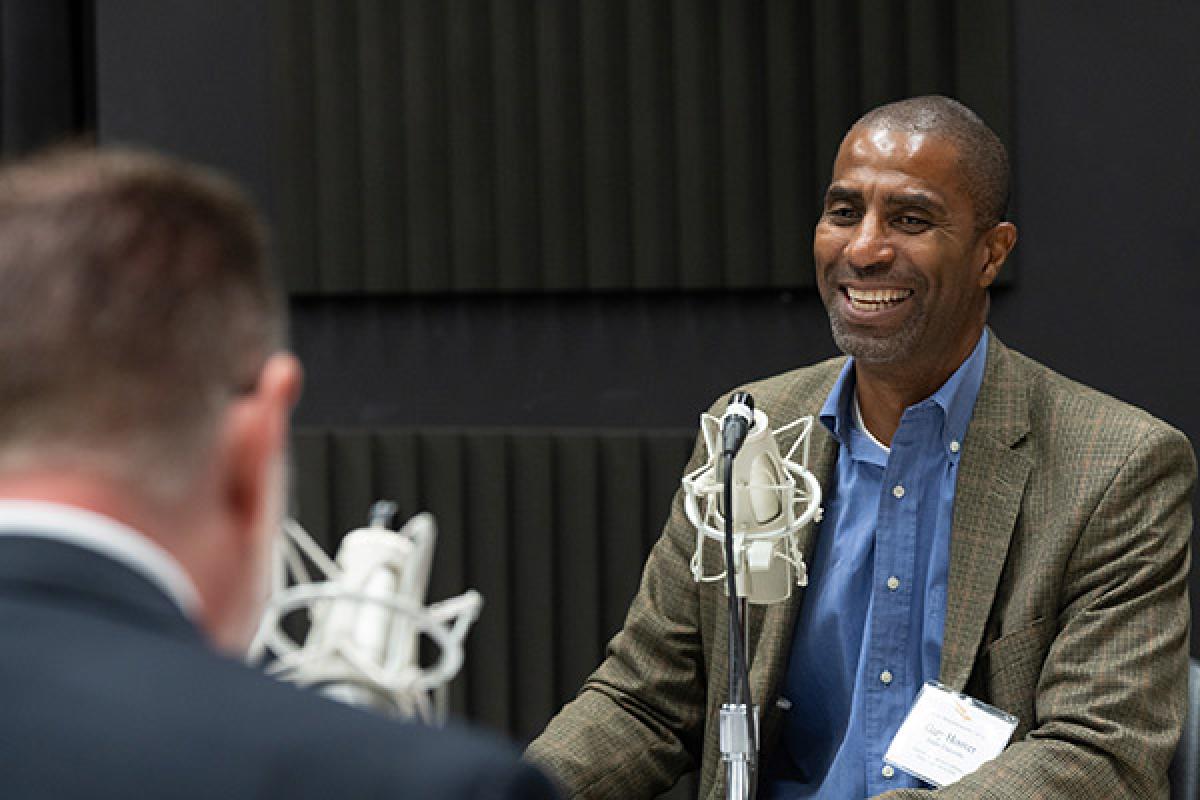 Gary Hoover talks with St. Louis Fed Economic Education Officer Scott Wolla 